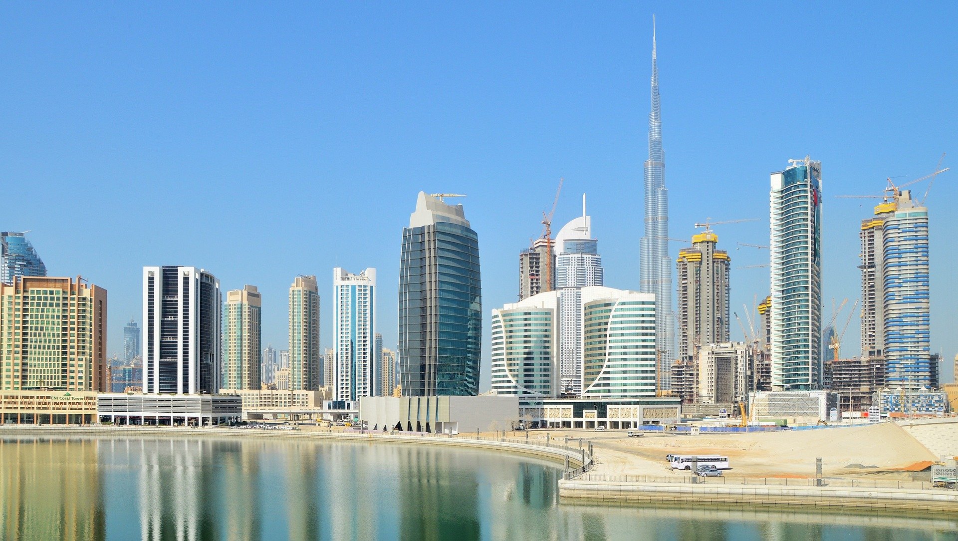 A arquitetura e a modernidade são uma das principais atrações para quem quer estudar e morar em Dubai.